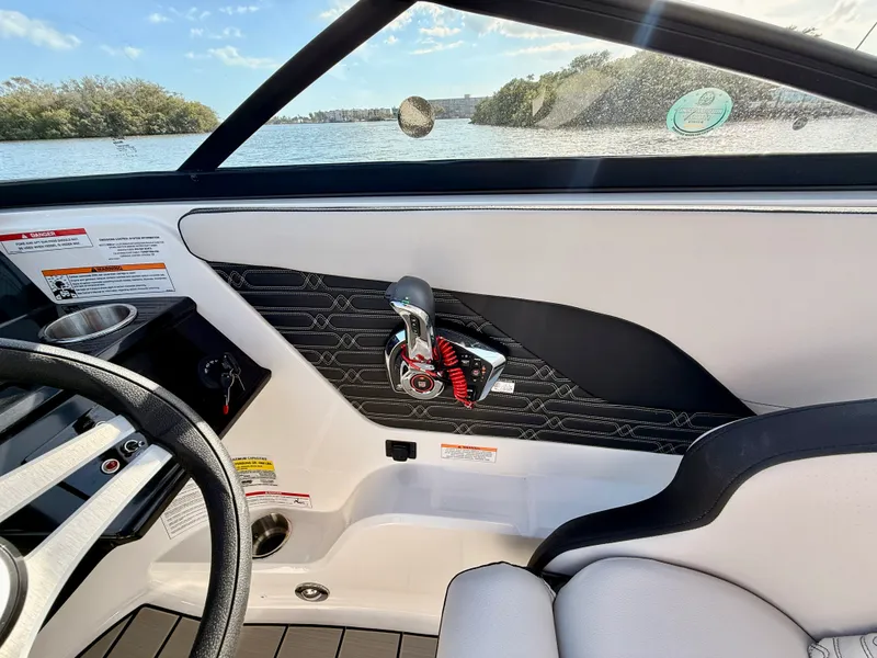 Slide: The Image of Sea Ray SPX 210 Outboard 2026 - 41