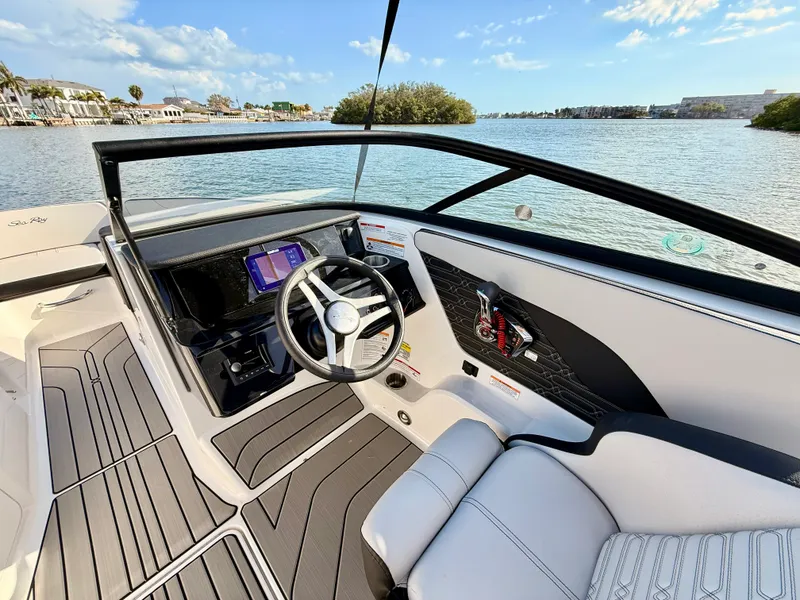 Slide: The Image of Sea Ray SPX 210 Outboard 2026 - 43