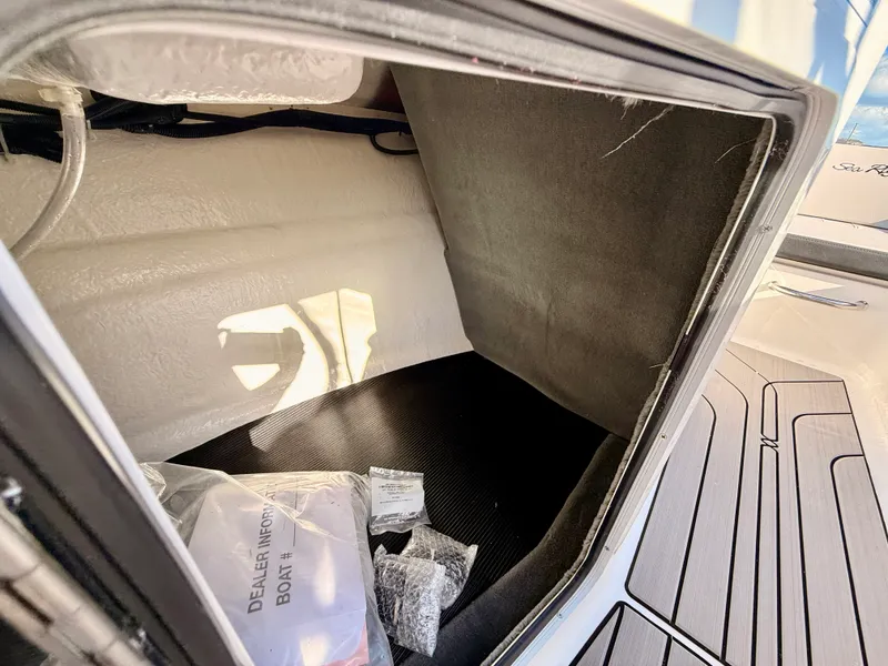 Slide: The Image of Sea Ray SPX 210 Outboard 2026 - 44