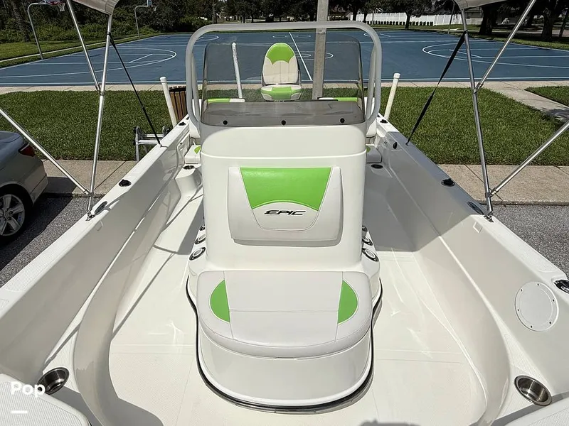 Slide: The Image of Console Seat With Livewell - 15747905