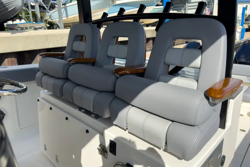 Slide: The Image of Boston Whaler 380 Outrage 2026 - 17