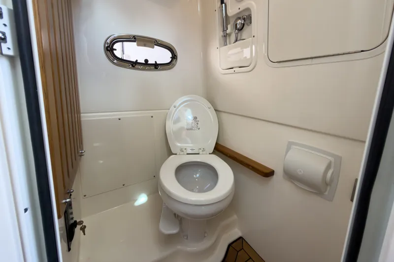 Slide: The Image of Boston Whaler 380 Outrage 2026 - 23