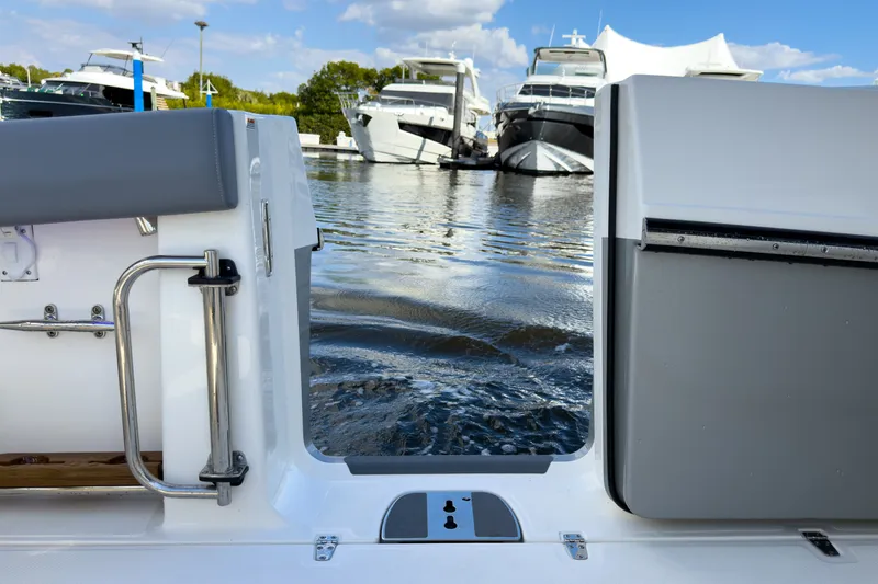 Slide: The Image of Boston Whaler 380 Outrage 2026 - 9
