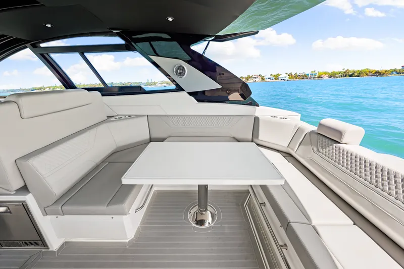 Slide: The Image of Cruisers 42 GLS Outboard 2026 - 21