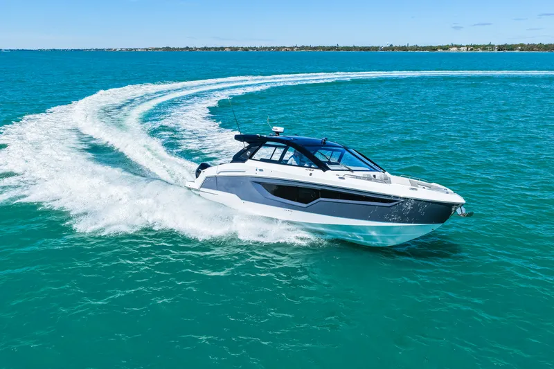 Slide: The Image of Cruisers 42 GLS Outboard 2026 - 23