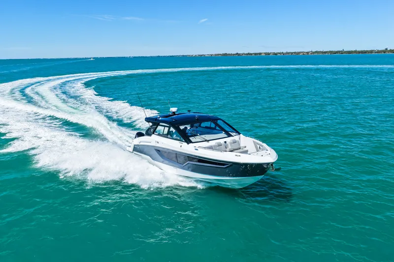 Slide: The Image of Cruisers 42 GLS Outboard 2026 - 25