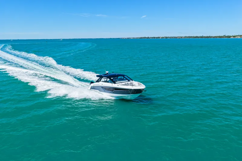 Slide: The Image of Cruisers 42 GLS Outboard 2026 - 27
