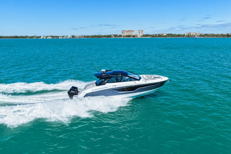 Slide: The Image of Cruisers 42 GLS Outboard 2026 - 28