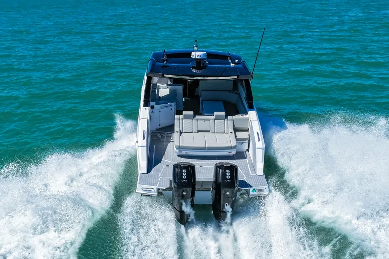 Slide: The Image of Cruisers 42 GLS Outboard 2026 - 38