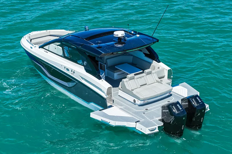 Slide: The Image of Cruisers 42 GLS Outboard 2026 - 48