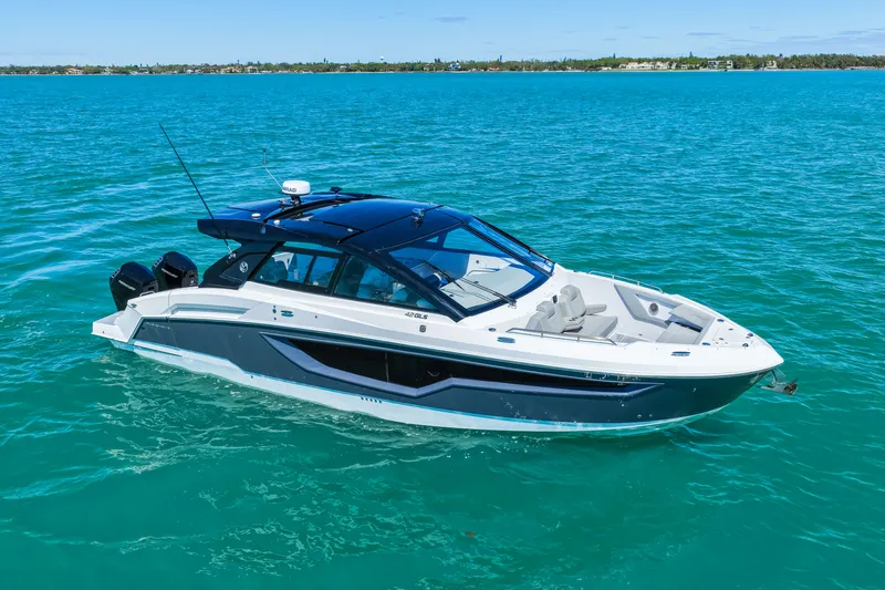 Slide: The Image of Cruisers 42 GLS Outboard 2026 - 62