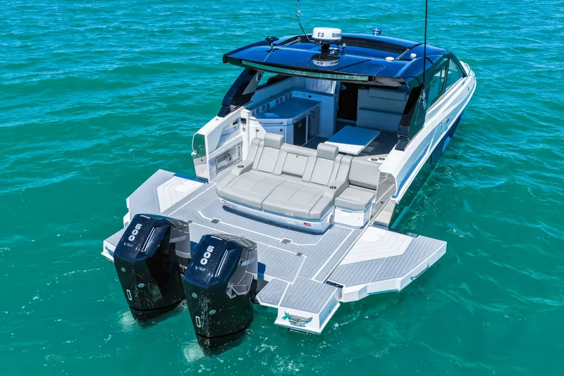 Slide: The Image of Cruisers 42 GLS Outboard 2026 - 67