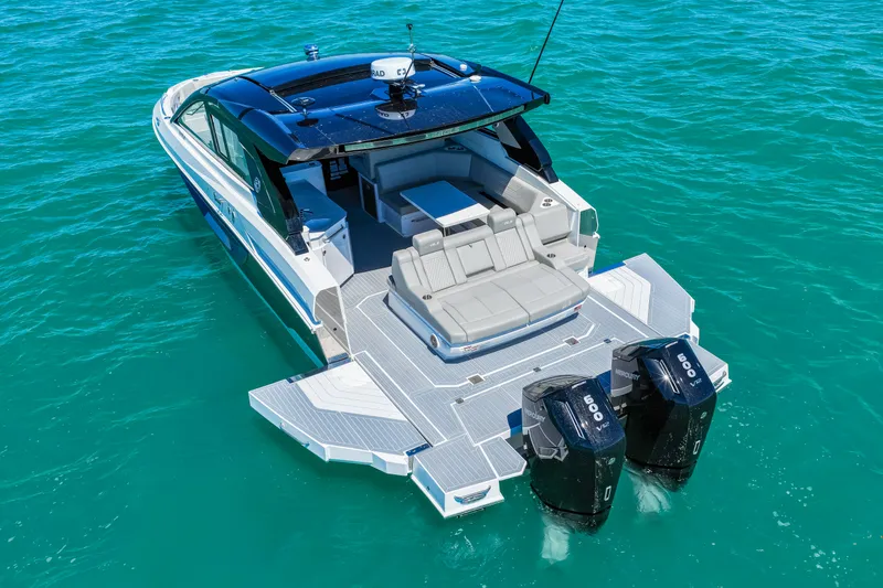 Slide: The Image of Cruisers 42 GLS Outboard 2026 - 70