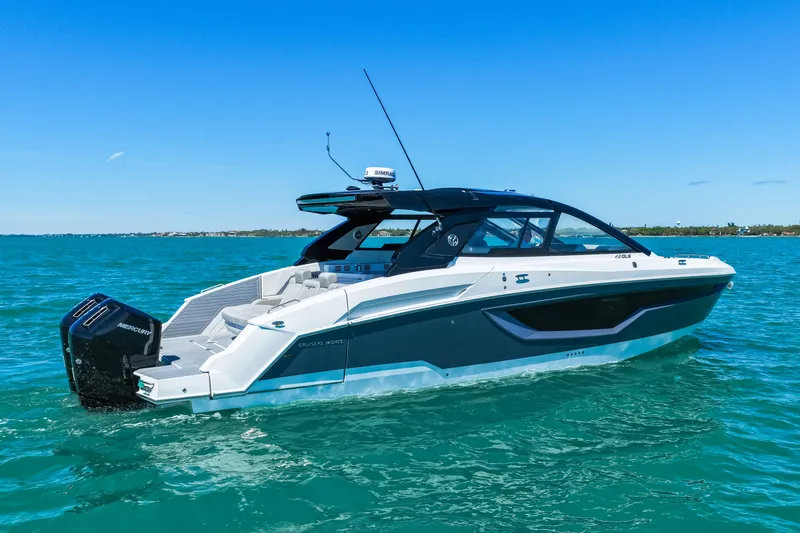 Slide: The Image of Cruisers 42 GLS Outboard 2026 - 76