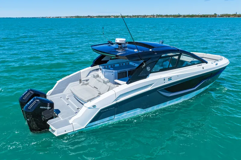 Slide: The Image of Cruisers 42 GLS Outboard 2026 - 77