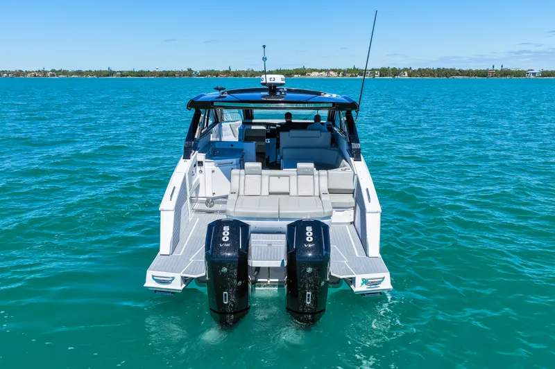 Slide: The Image of Cruisers 42 GLS Outboard 2026 - 80