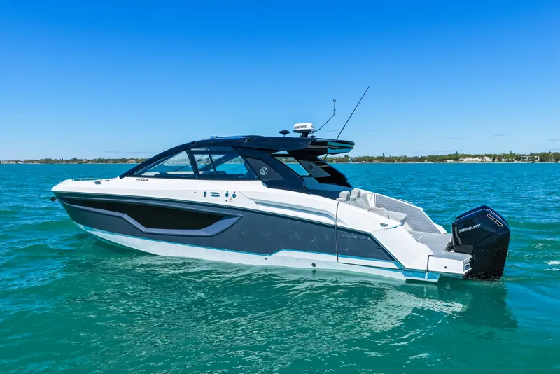 Slide: The Image of Cruisers 42 GLS Outboard 2026 - 81
