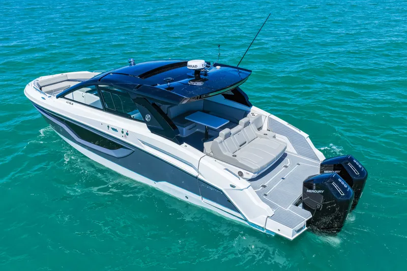 Slide: The Image of Cruisers 42 GLS Outboard 2026 - 82