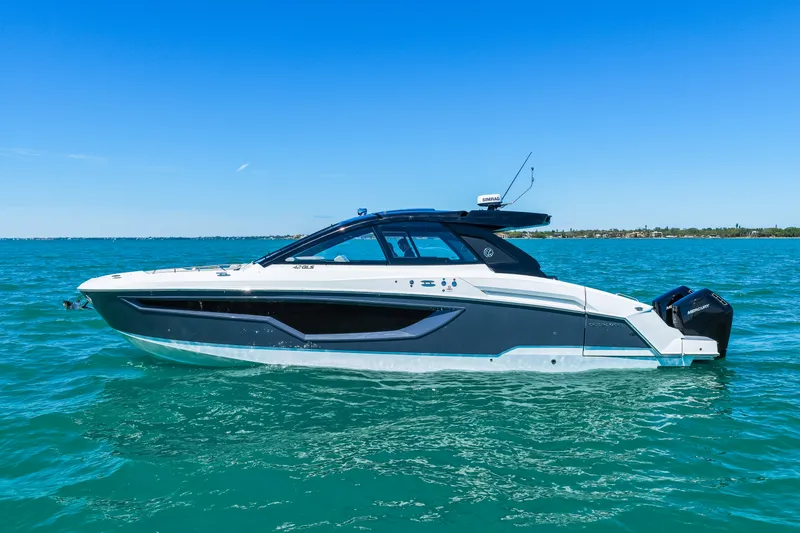 Slide: The Image of Cruisers 42 GLS Outboard 2026 - 83