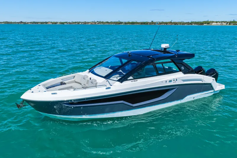 Slide: The Image of Cruisers 42 GLS Outboard 2026 - 85