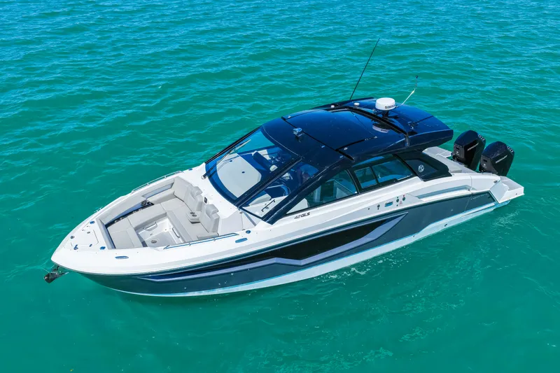 Slide: The Image of Cruisers 42 GLS Outboard 2026 - 86