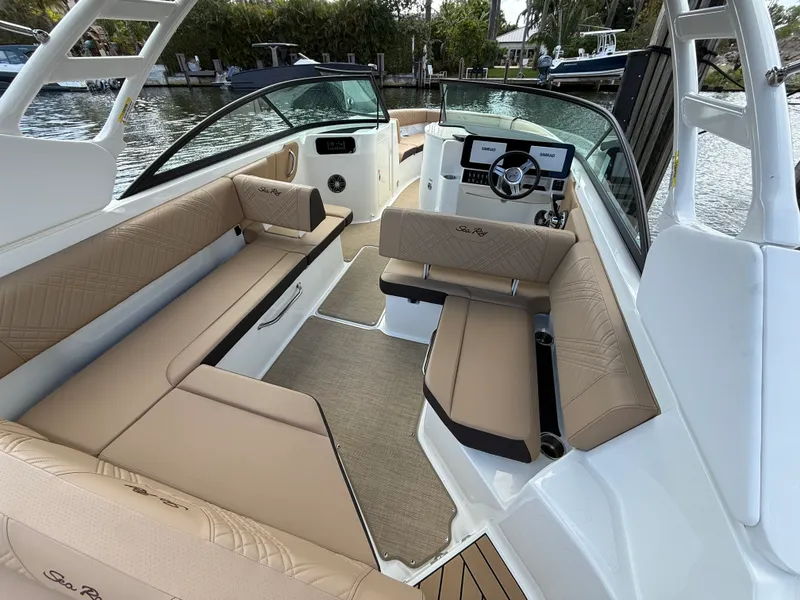 Slide: The Image of Sea Ray SDX 270 Outboard 2026 - 13