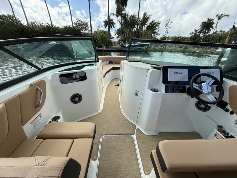 Slide: The Image of Sea Ray SDX 270 Outboard 2026 - 16