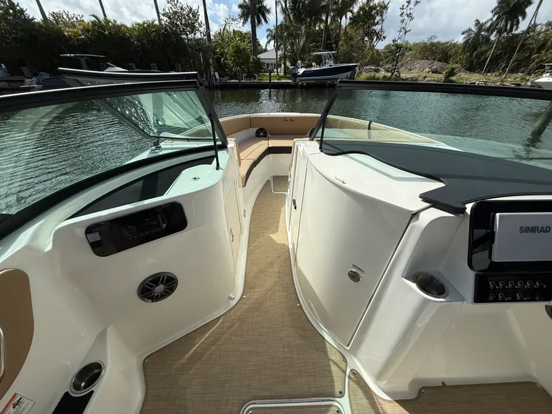 Slide: The Image of Sea Ray SDX 270 Outboard 2026 - 20