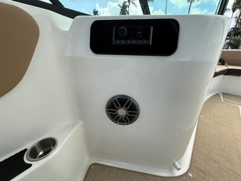 Slide: The Image of Sea Ray SDX 270 Outboard 2026 - 24