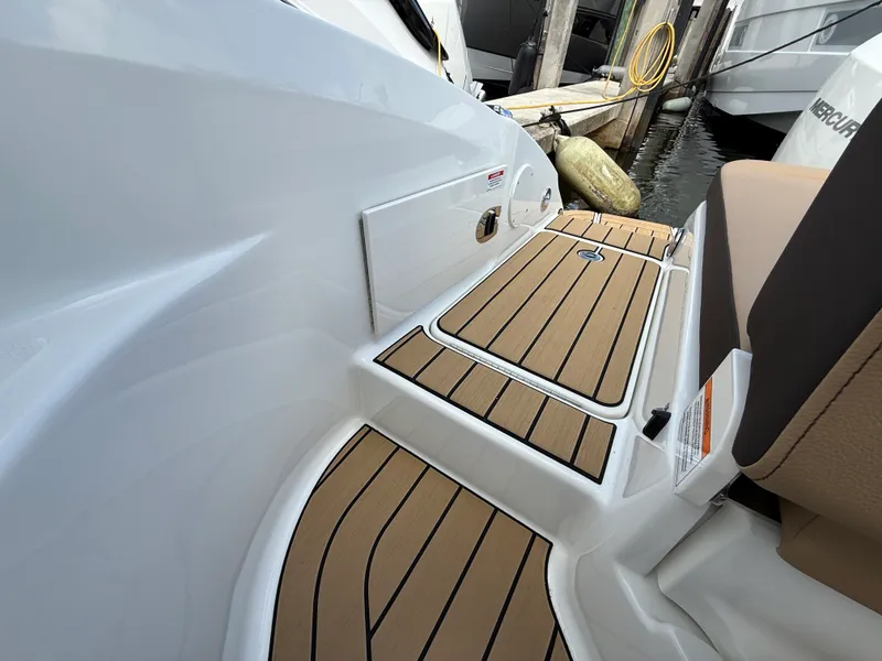 Slide: The Image of Sea Ray SDX 270 Outboard 2026 - 26