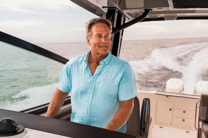 Slide: The Image of Boston Whaler 330 Vantage 2026 - 22