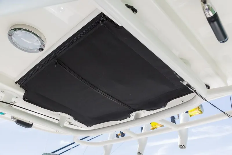 Slide: The Image of Boston Whaler 230 Outrage 2026 - 14