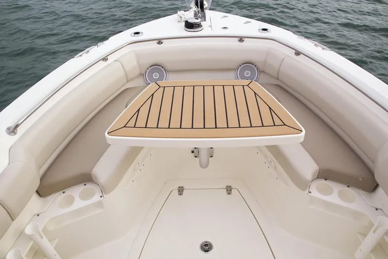 Slide: The Image of Boston Whaler 230 Outrage 2026 - 32
