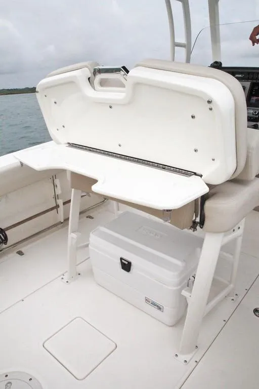Slide: The Image of Boston Whaler 230 Outrage 2026 - 34