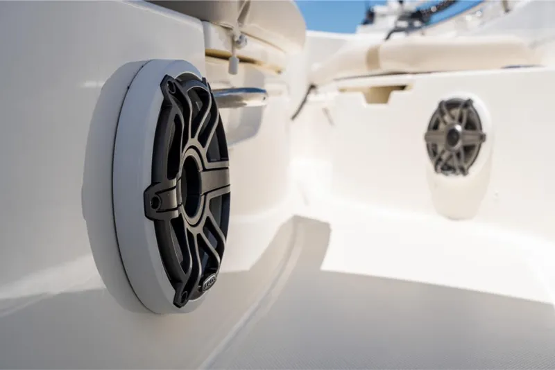 Slide: The Image of Boston Whaler 280 Dauntless 2024 - 97