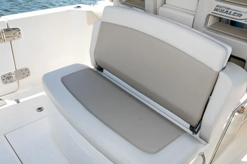 Slide: The Image of Boston Whaler 330 Outrage 2024 - 16
