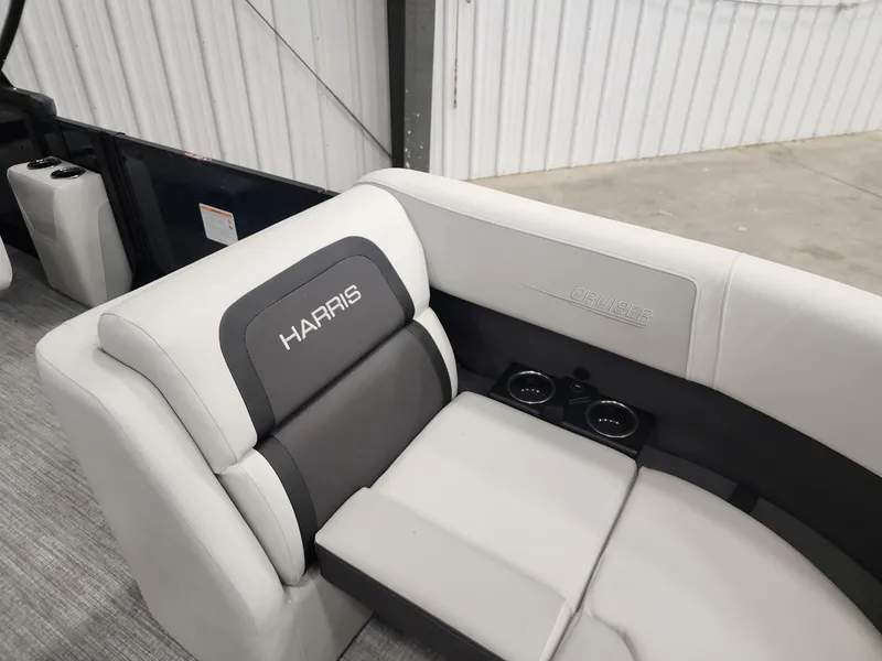 Slide: The Image of Harris Cruiser 210 2026 - 4
