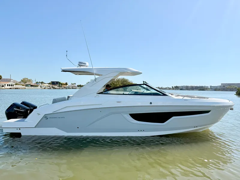 The Image of Cruisers 34 GLS Outboard 2026 - 0