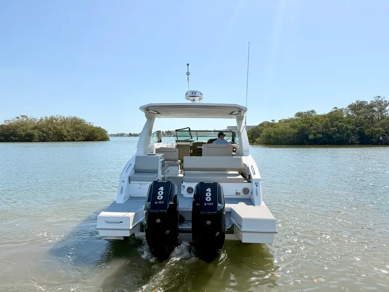 Slide: The Image of Cruisers 34 GLS Outboard 2026 - 11