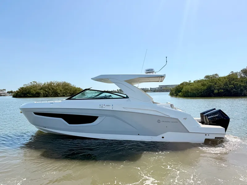 Slide: The Image of Cruisers 34 GLS Outboard 2026 - 16