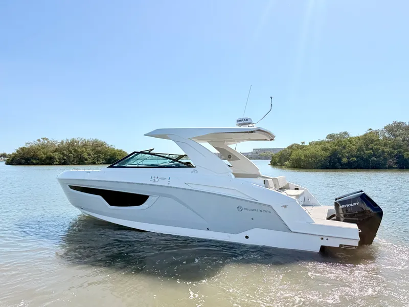 Slide: The Image of Cruisers 34 GLS Outboard 2026 - 17