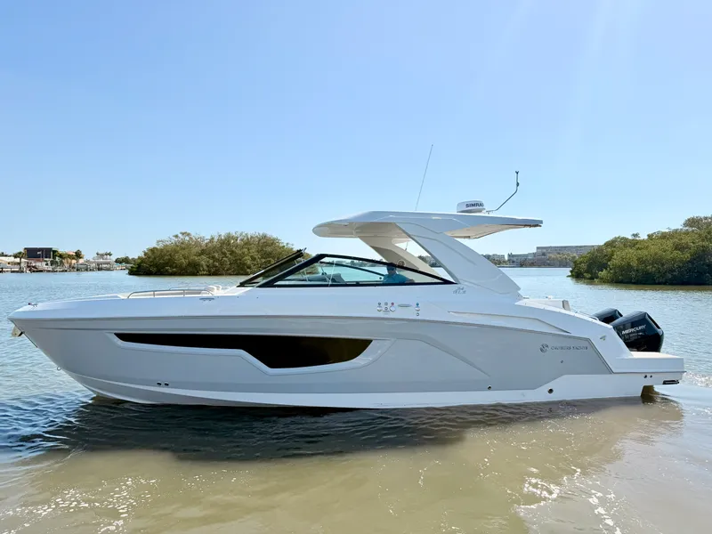 Slide: The Image of Cruisers 34 GLS Outboard 2026 - 18