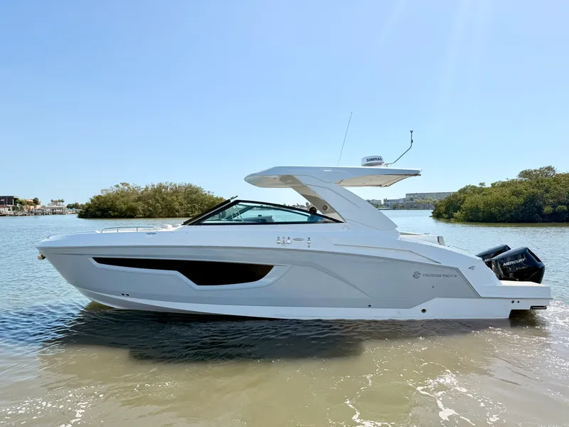 Slide: The Image of Cruisers 34 GLS Outboard 2026 - 19