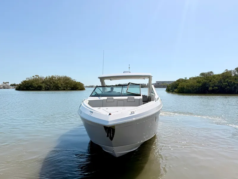 Slide: The Image of Cruisers 34 GLS Outboard 2026 - 23