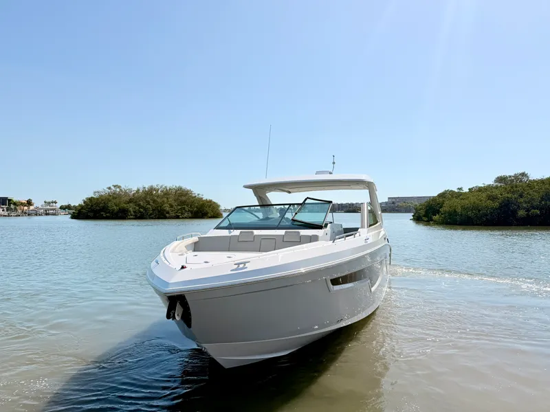 Slide: The Image of Cruisers 34 GLS Outboard 2026 - 24