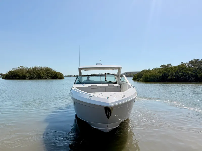 Slide: The Image of Cruisers 34 GLS Outboard 2026 - 28