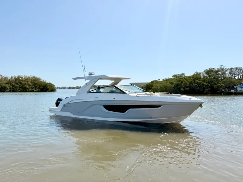 Slide: The Image of Cruisers 34 GLS Outboard 2026 - 29