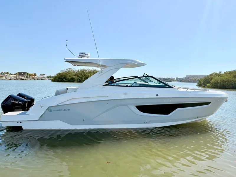 Slide: The Image of Cruisers 34 GLS Outboard 2026 - 3