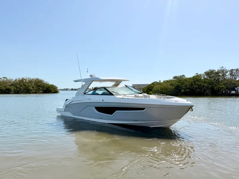 Slide: The Image of Cruisers 34 GLS Outboard 2026 - 30