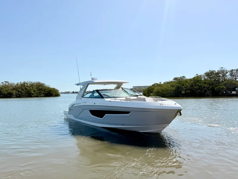 Slide: The Image of Cruisers 34 GLS Outboard 2026 - 31